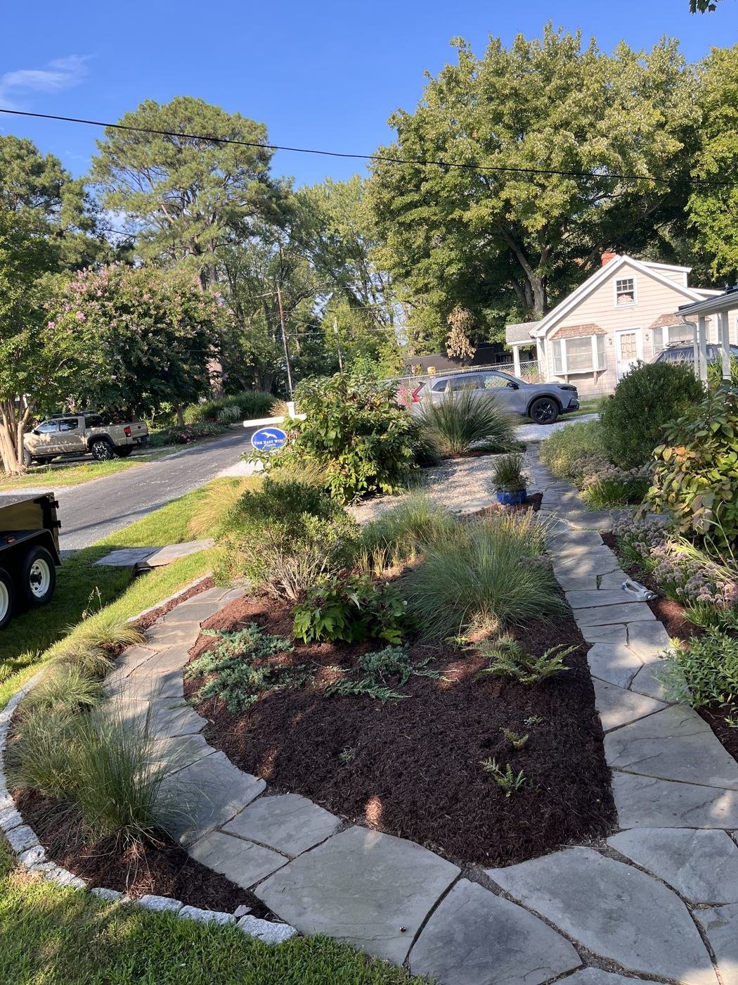 Curved garden bed along the street after mulching